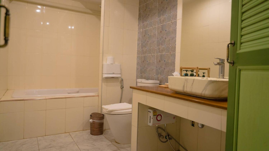 Bathroom 15