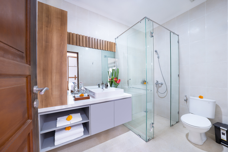 Bathroom 7