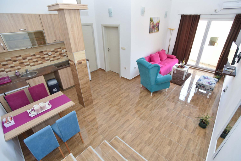 Others 5, Apartments Jelusic