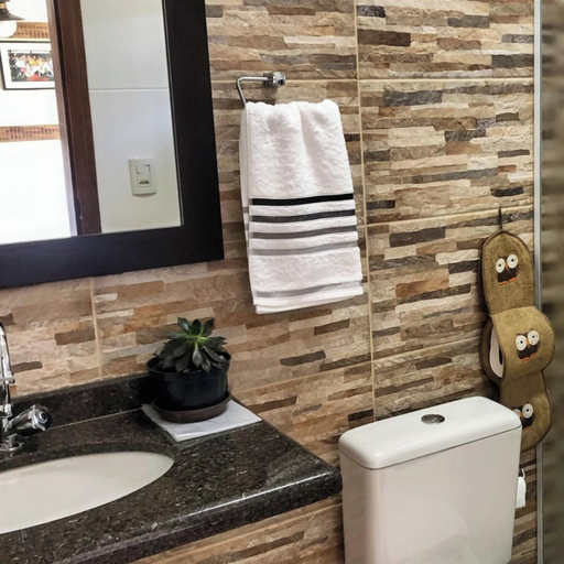 Bathroom, Sítio Aconchegante com Piscina e Wi-Fi, Quadra