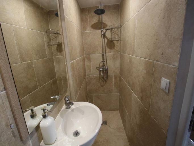 Bathroom 3, Scenic villa with View of the Gardon River, Gard