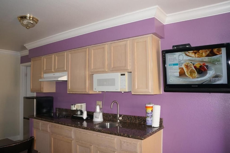 Others 5, Rodeo Lodge (ex Americas Best Value Inn and Suites-Clovis/Fresno), Fresno