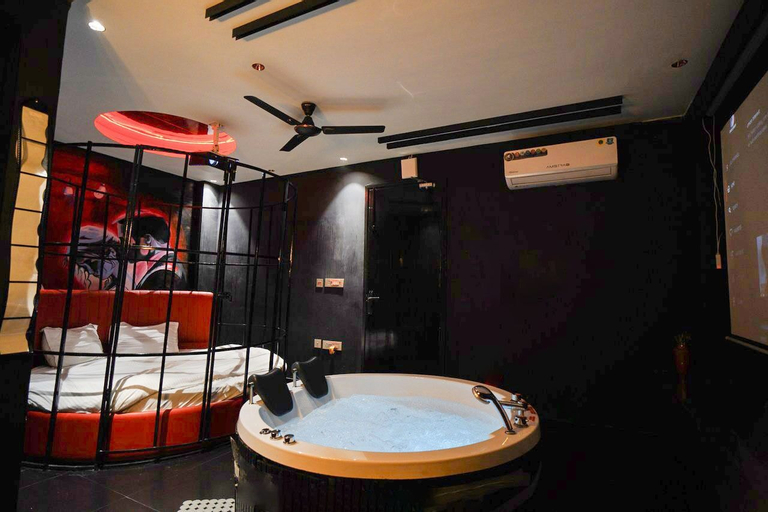 Bathroom 13