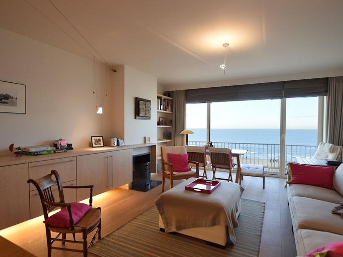 Others 4, Beachfront Bliss in De Haan, West-Vlaanderen