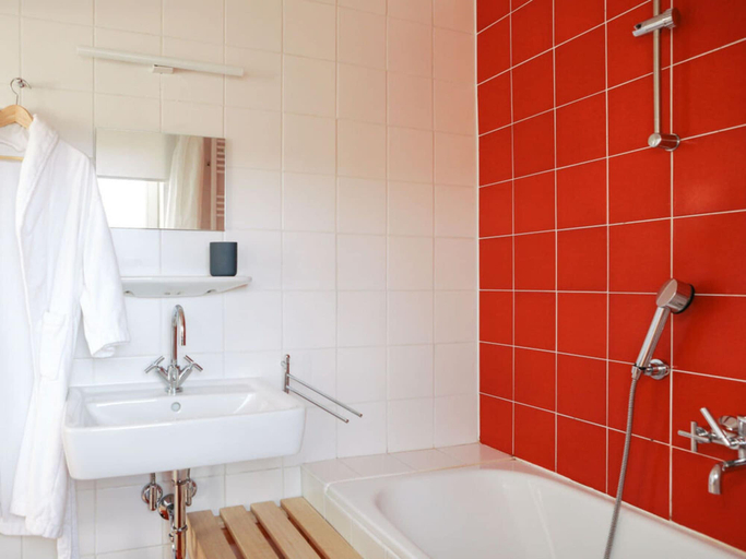 Bathroom 5, Bauhaus Holiday Apartment by the Lake, Potsdam-Mittelmark