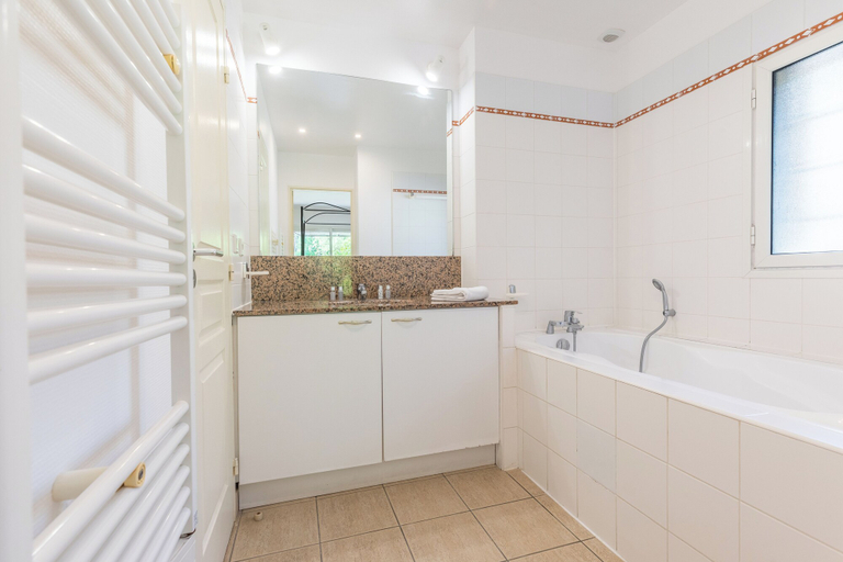 Bathroom 4, Madame Vacances Villas Dunes de la Prade, Landes