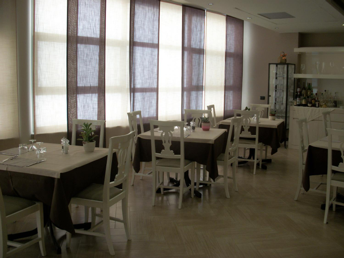 Food & Drinks 5, Hotel Motel 2, Alessandria
