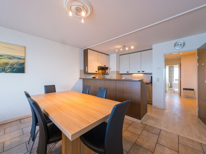 Dining 5, Bright Apartment Near the Center, West-Vlaanderen