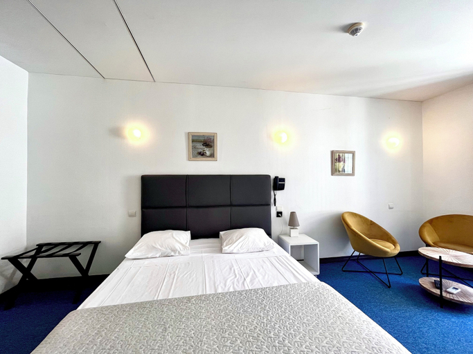 Bedroom 3, Hôtel Le National, Hérault