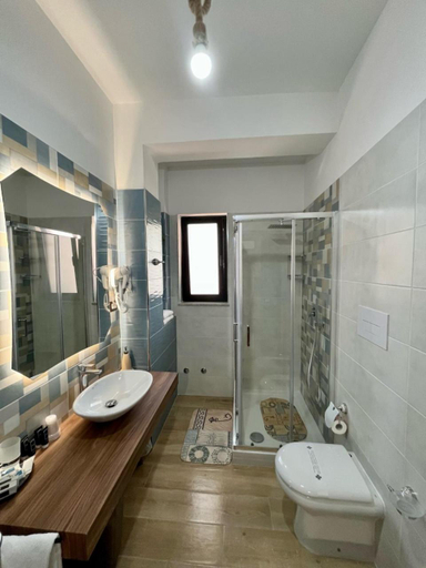 Bathroom 2, Bellavista Rooms, Salerno
