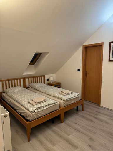 Bedroom 3, 1 Bed Flat - Sleeps 4 - Pets - Smoking on Terrace, Praha 7