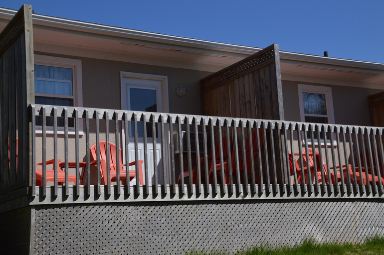 Others 2, Sunny Isle Motel, Prince