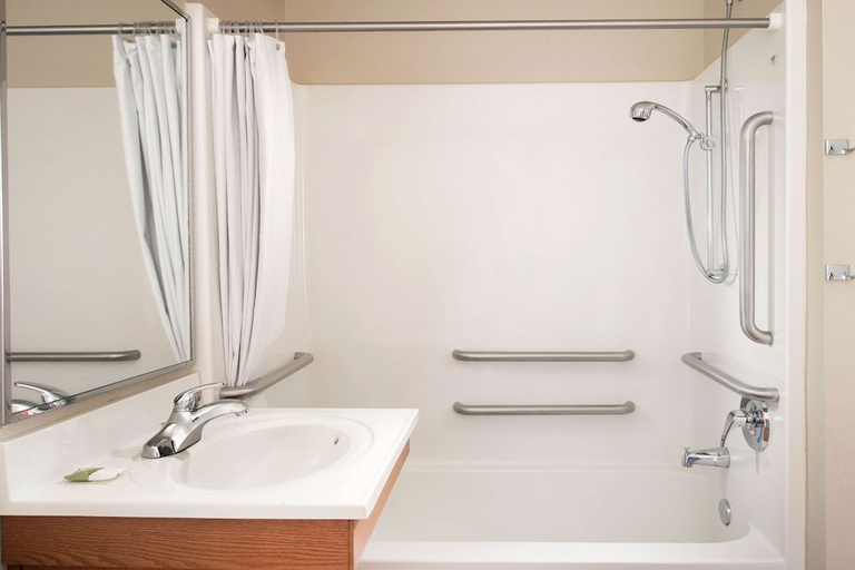 Bathroom 4, Extended Stay America Select Suites - Cleveland - Airport, Cuyahoga