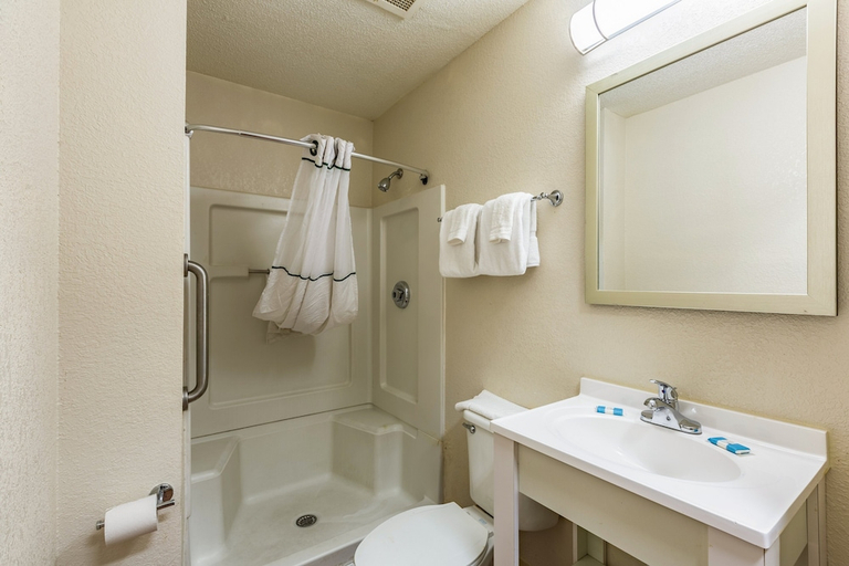 Bathroom 3, HomeTowne Studios by Red Roof Atlanta - Chamblee, DeKalb