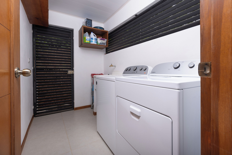 Bathroom 3, Casa Kabuae, Aguirre