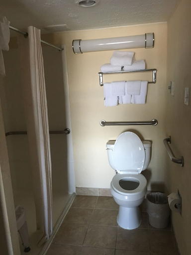 Bathroom, Motel6 Catonsville, MD – Baltimore West, Baltimore