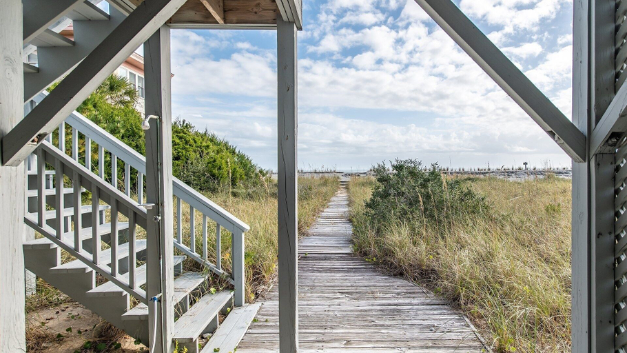 Property grounds 2, Beachfront Home With A Beautiful View 6 Bedroom Home by Peace Vacations, Georgetown