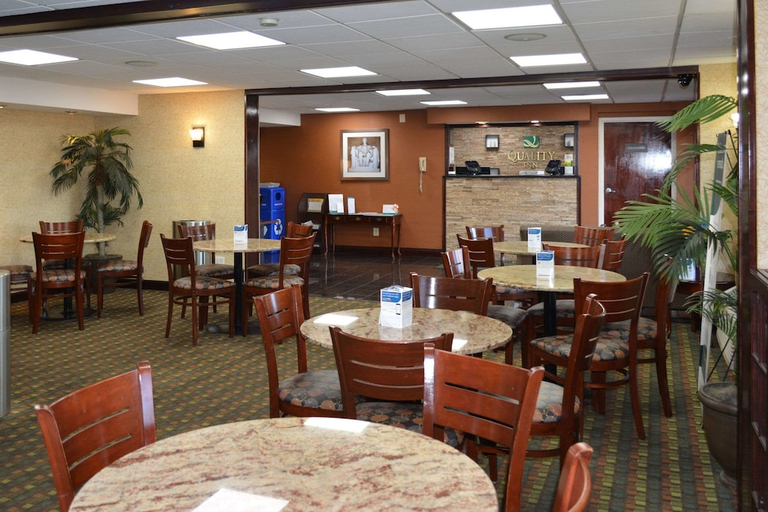 Food & Drinks 4, Motel6 Catonsville, MD – Baltimore West, Baltimore