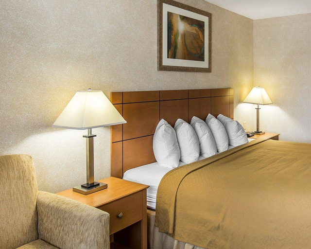 Bedroom 3, Quality Inn at Collins Road - Cedar Rapids, Linn