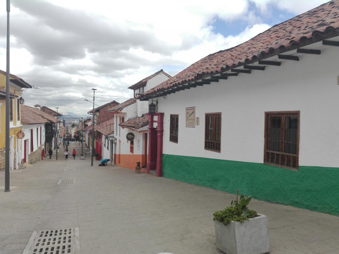 Others 2, Casita de Piedra, Santafé de Bogotá