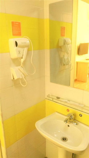 Bathroom 4, 7 Days Inn Langzhong Qili Avenue, Nanchong