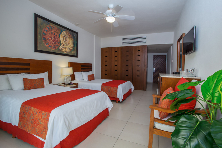 Bedroom 3, Marival Emotions All-Inclusive Resort by Mercure, Compostela