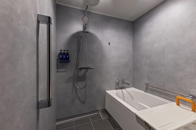 Bathroom 25