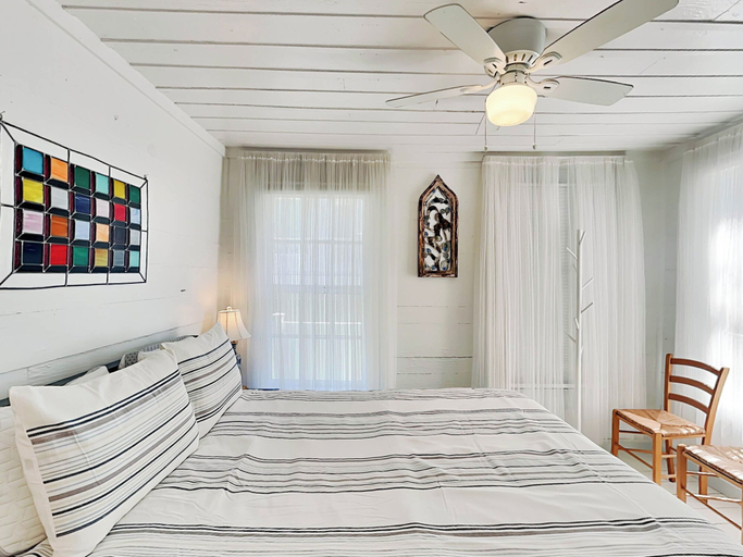 Bedroom 2, Sunburst Cottage, Chatham