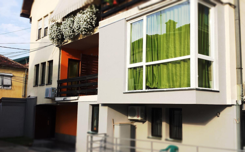 Others 5, Theatre Apartments