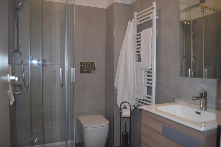 Bathroom 2, Orchidea Marina, Pisa