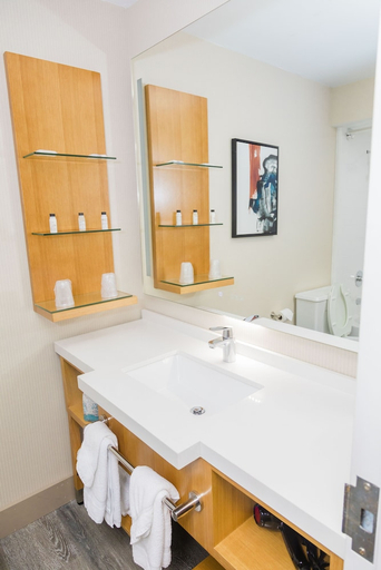 Bathroom, Delta Hotels Columbia Northeast, Richland