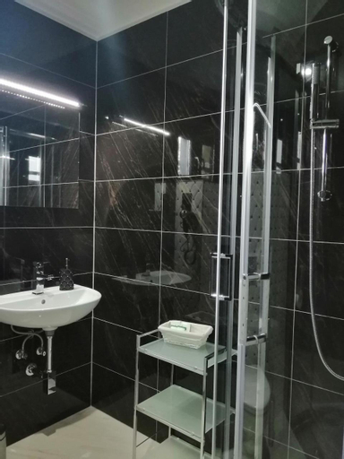 Bathroom 12