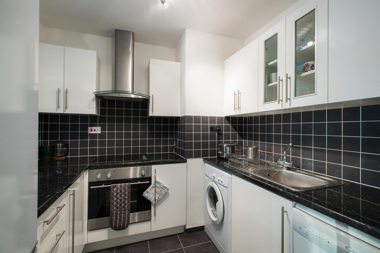 Others 5, Sublime 1 bed flat with Thames view, London