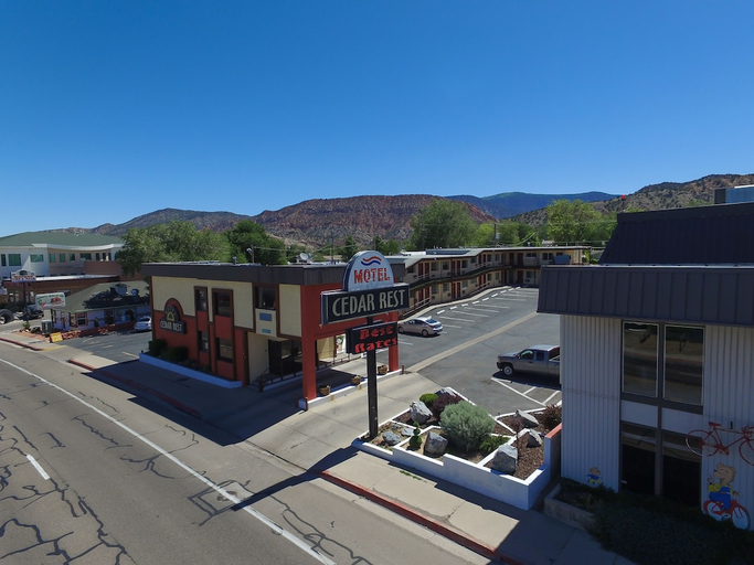 Exterior & Views