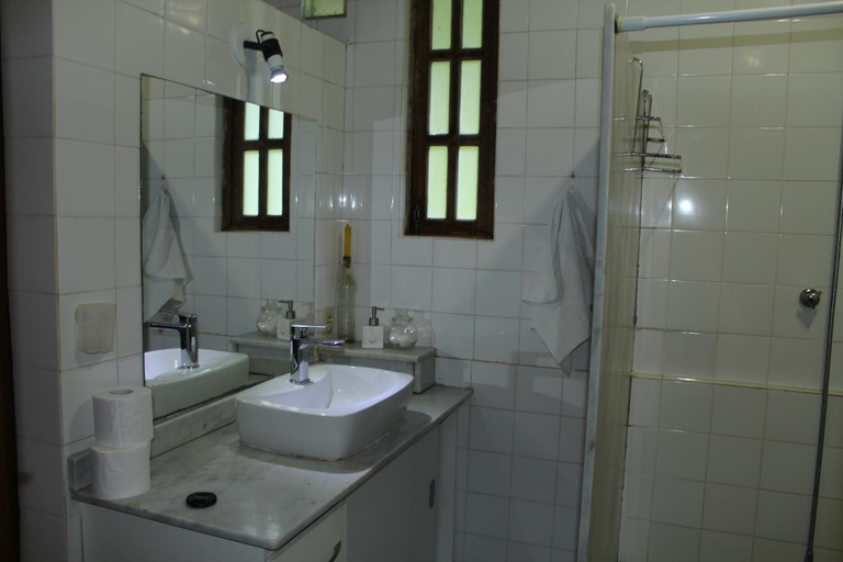 Bathroom 1, Sitio Cumuru, Parati