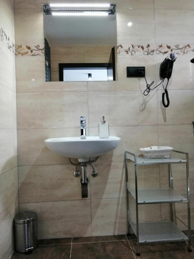 Bathroom 19
