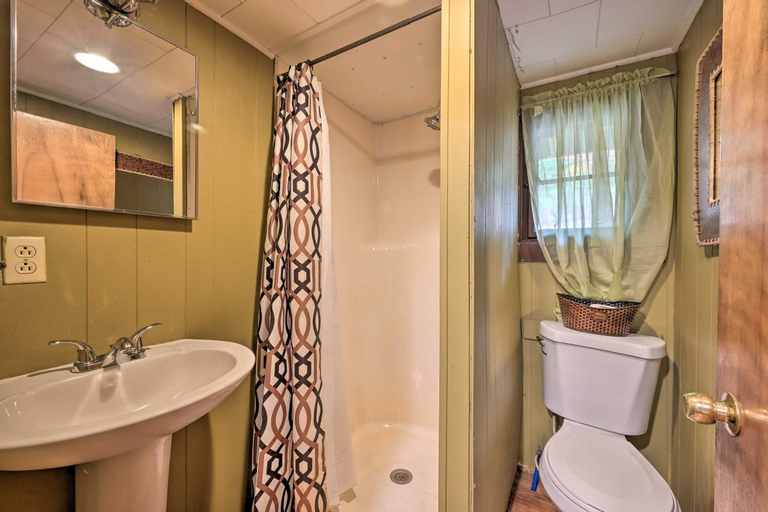 Bedroom 3, Wyatt Earp Cabin with Deck, 1 Mi to Raystown Lake!, Huntingdon
