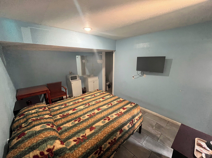 Bedroom 5, Packsaddle Motel, Llano