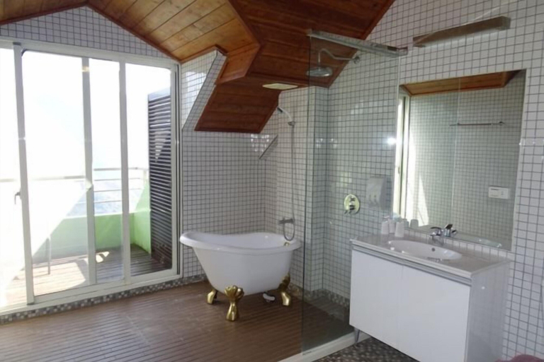 Bathroom 3, Sunnydale B&B, Ahanta West