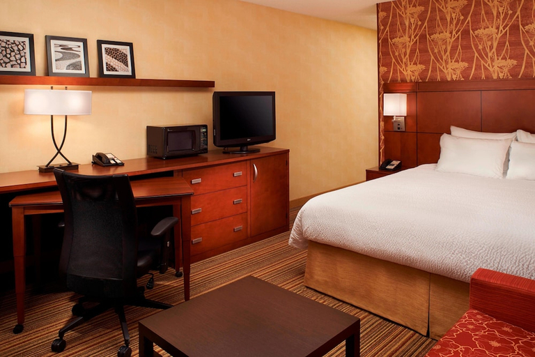 Bedroom 2, Courtyard by Marriott Des Moines West Clive, Polk
