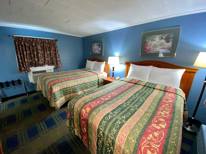 Bedroom 2, Royal Inn Claremont, Sullivan