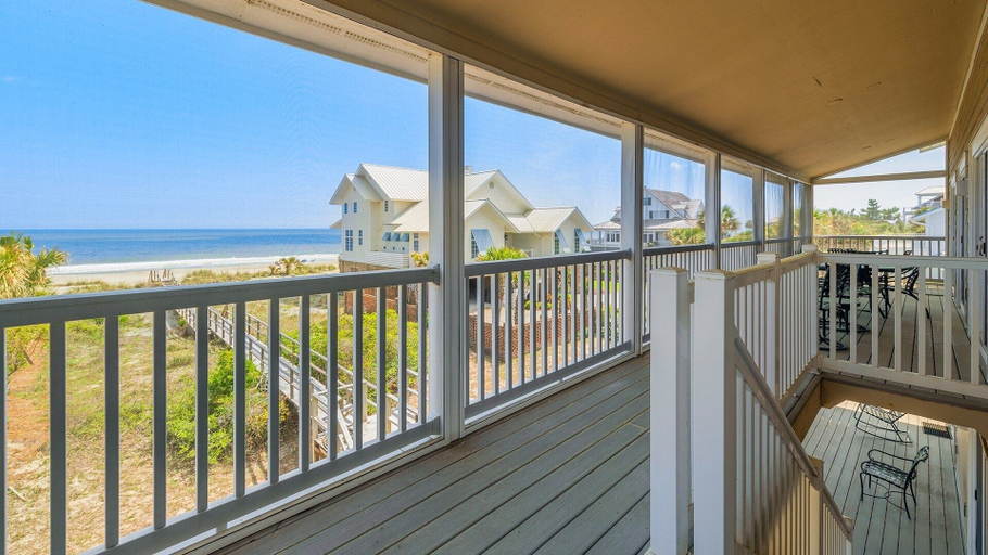 Balcony 4, Huge Oceanfront Home With Full Golf Membership 8 Bedroom Home by Peace Vacations, Georgetown