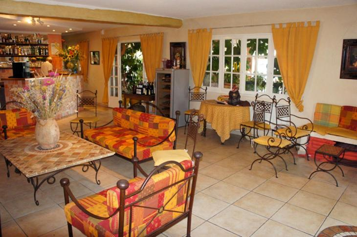 Public Area, Hôtel Restaurant Les Cavalets, Var