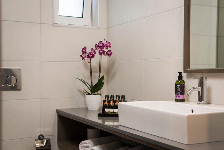 Bathroom 2, Irini Stalos Apartments, Crete