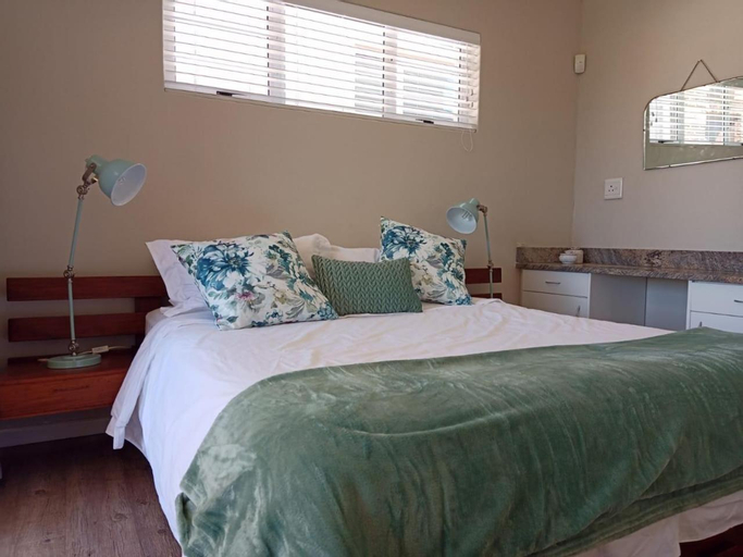 Bedroom 2, Spekboom Cottage, Buffalo City