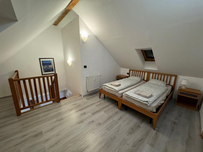 Bedroom 2, 1 Bed Flat - Sleeps 4 - Pets - Smoking on Terrace, Praha 7