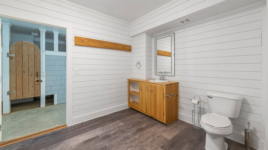 Bathroom 3, Out Of This World Beachfront Home 6 Bedroom Home by Peace Vacations, Georgetown