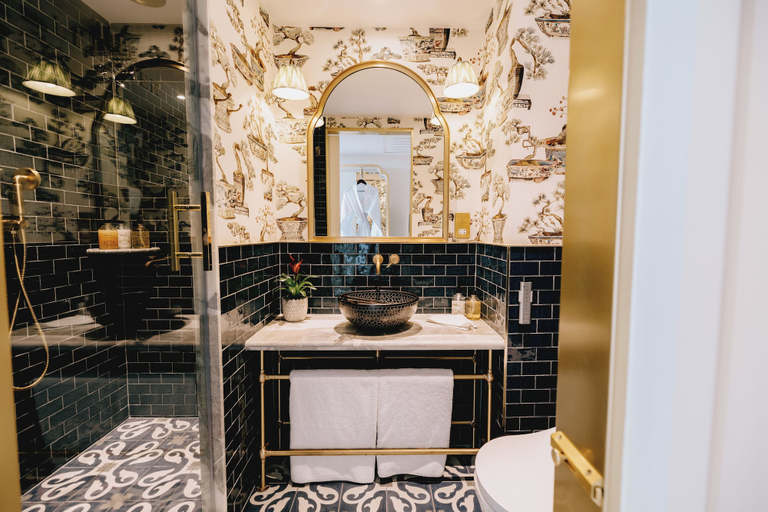 Bathroom 5, The Leinster, Dublin