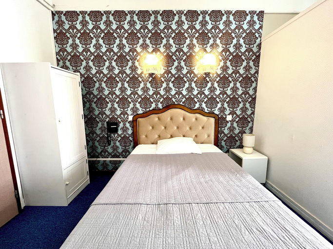 Bedroom 3, Hôtel Le National, Hérault