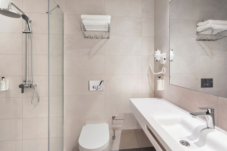 Bathroom 5, B&B Hotel Lisboa Oeiras, Oeiras